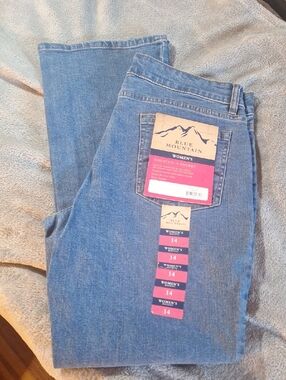 NWT Bootcut Jeans in Medium Blue